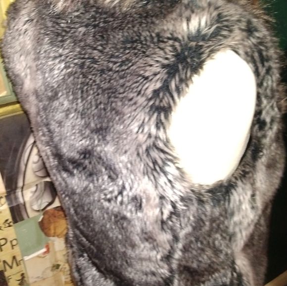 Furry vest - Picture 2 of 3